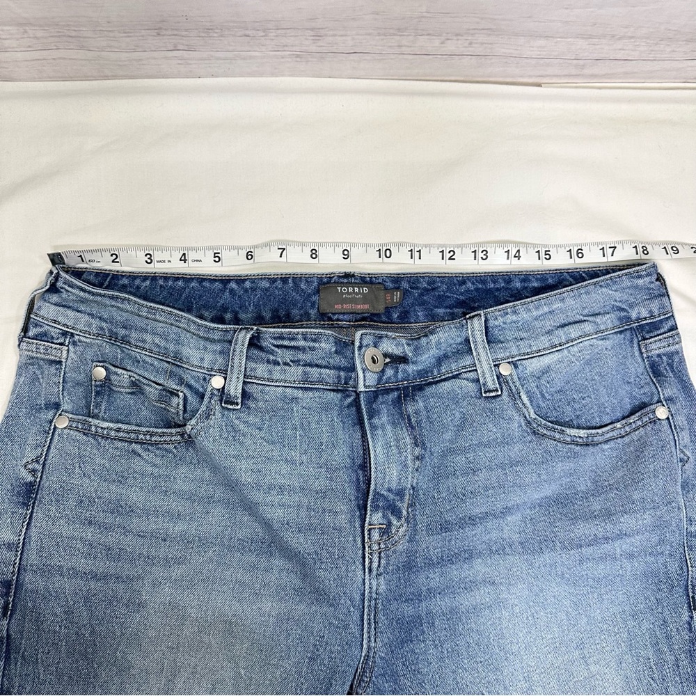 Torrid Mid-Rise Slim Boot‎ Medium Wash Size 14R - Picture 6 of 8